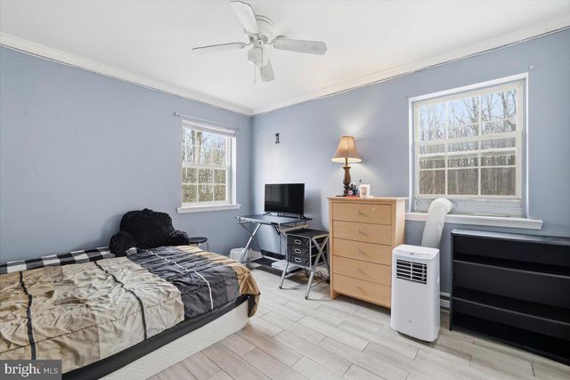 9 HICKORY DR, East Stroudsburg, PA 18301