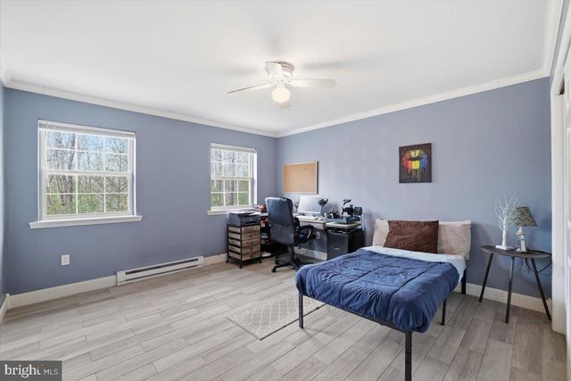 9 HICKORY DR, East Stroudsburg, PA 18301