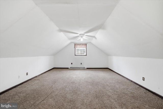 9 HICKORY DR, East Stroudsburg, PA 18301