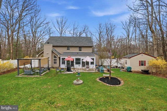 9 HICKORY DR, East Stroudsburg, PA 18301