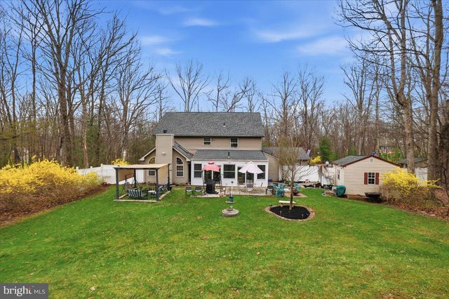 9 HICKORY DR, East Stroudsburg, PA 18301