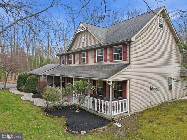 9 HICKORY DR, East Stroudsburg, PA 18301