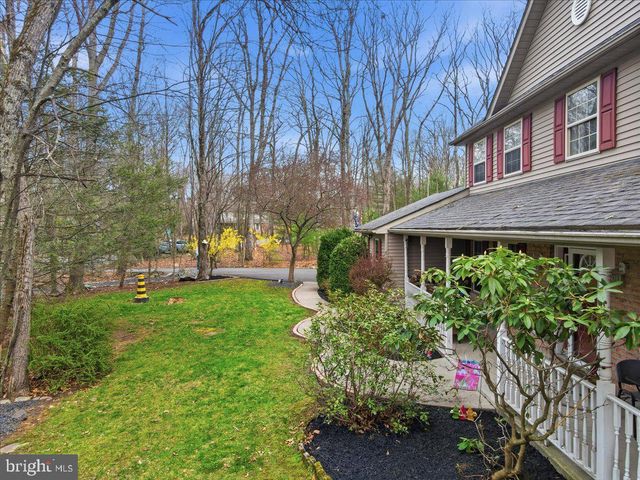 9 HICKORY DR, East Stroudsburg, PA 18301