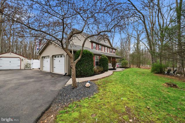 9 HICKORY DR, East Stroudsburg, PA 18301