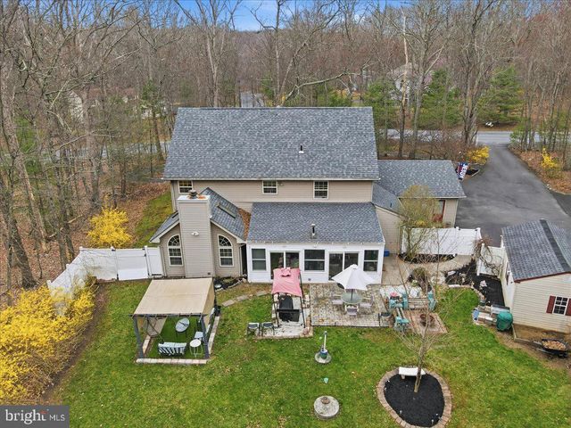 9 HICKORY DR, East Stroudsburg, PA 18301