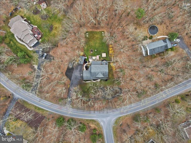 9 HICKORY DR, East Stroudsburg, PA 18301
