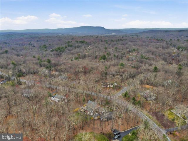9 HICKORY DR, East Stroudsburg, PA 18301