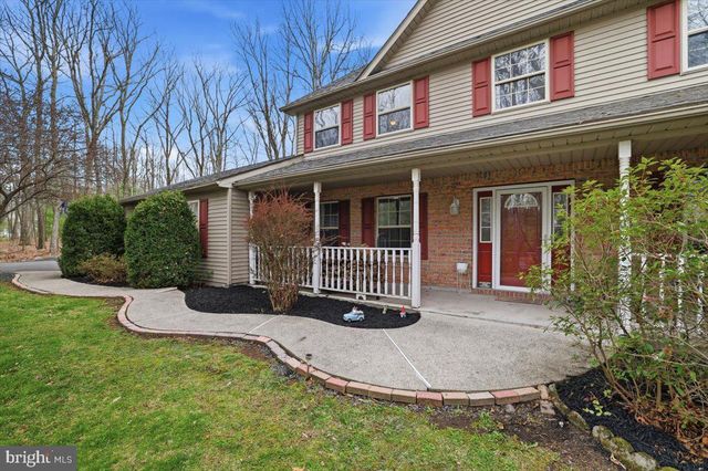 9 HICKORY DR, East Stroudsburg, PA 18301