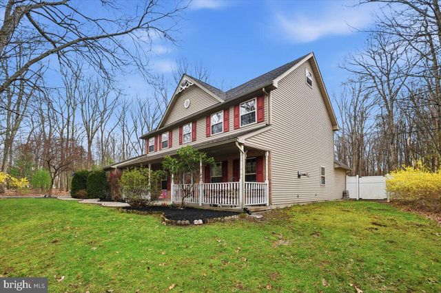 9 HICKORY DR, East Stroudsburg, PA 18301