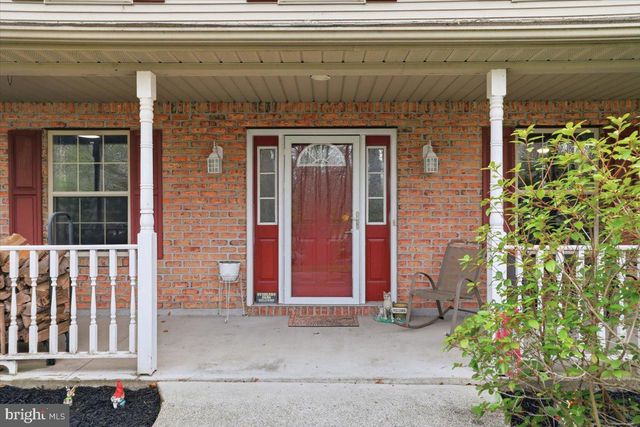 9 HICKORY DR, East Stroudsburg, PA 18301