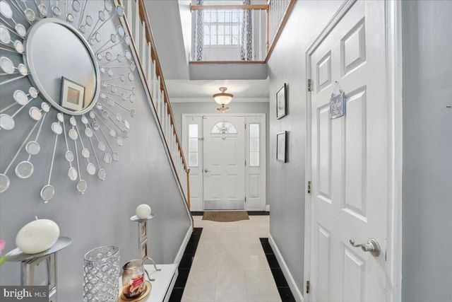 9 HICKORY DR, East Stroudsburg, PA 18301