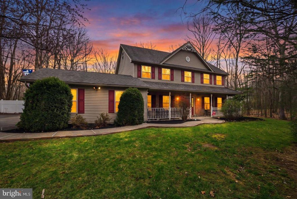 9 HICKORY DR, East Stroudsburg, PA 18301