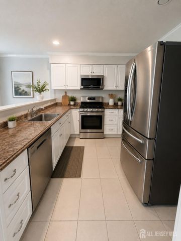 231 McAuliffe Court, Franklin, NJ 08873