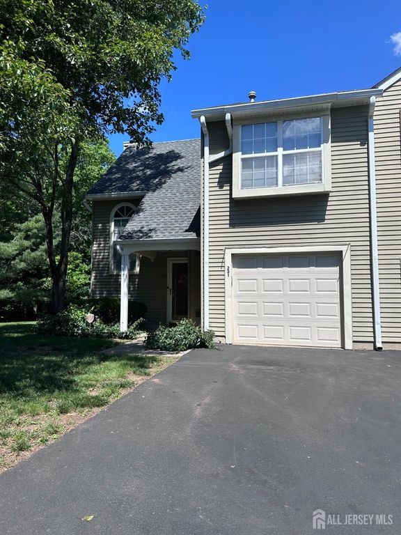 231 McAuliffe Court, Franklin, NJ 08873