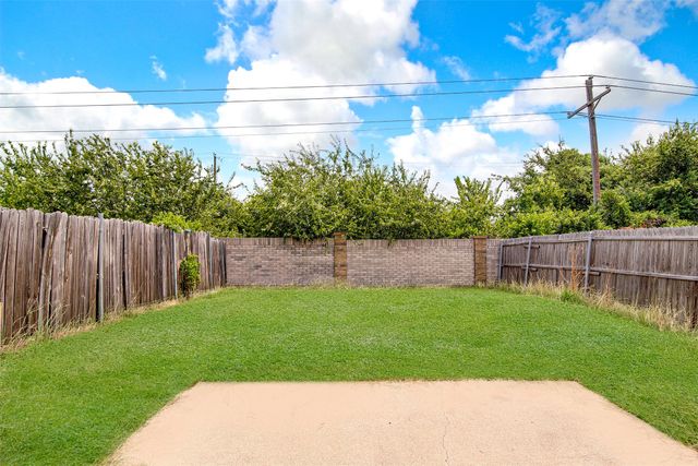 824 Walnut Street, Burleson, TX 76028