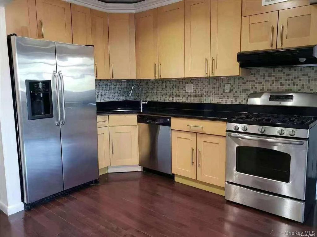 36-41 169th Street 3C, Flushing, NY 11358 — photo 2