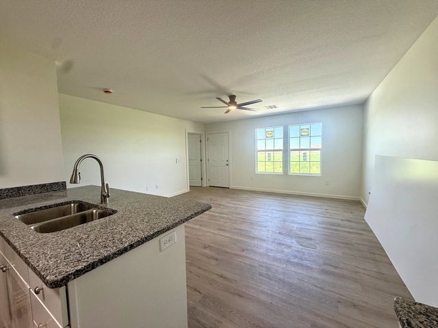 1237 Fountain Dr, Salina, KS 67401