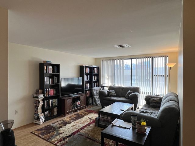 170 Gore Street 412, Cambridge, MA 02141