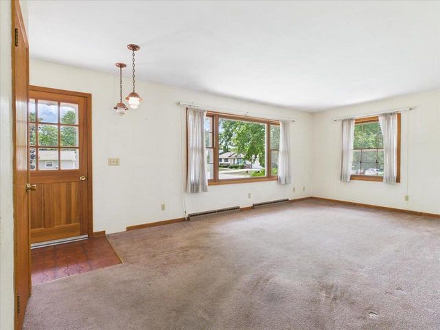 105 Holman Road, Deerfield, WI 53531