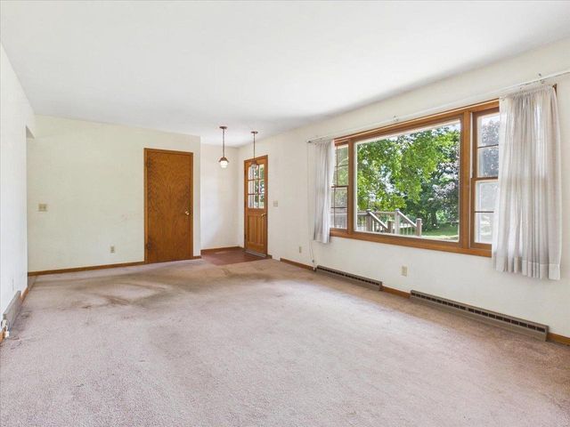 105 Holman Road, Deerfield, WI 53531