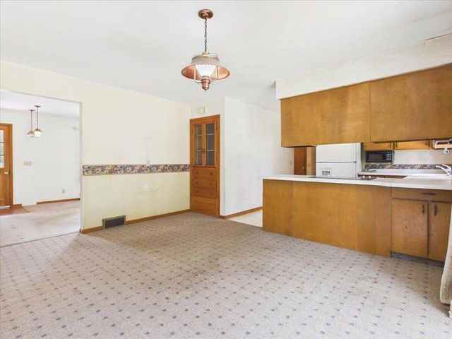 105 Holman Road, Deerfield, WI 53531