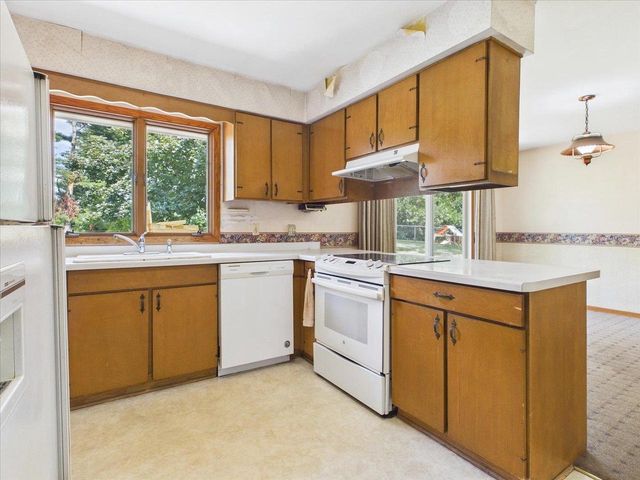 105 Holman Road, Deerfield, WI 53531