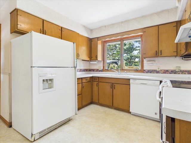 105 Holman Road, Deerfield, WI 53531