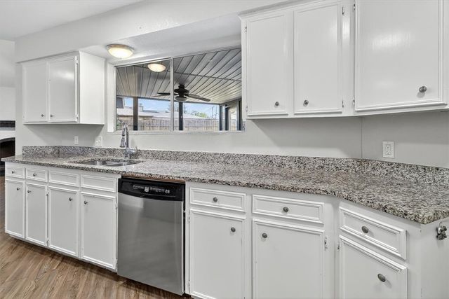 5713 Crest Pebble Dr, Corpus Christi, TX 78415