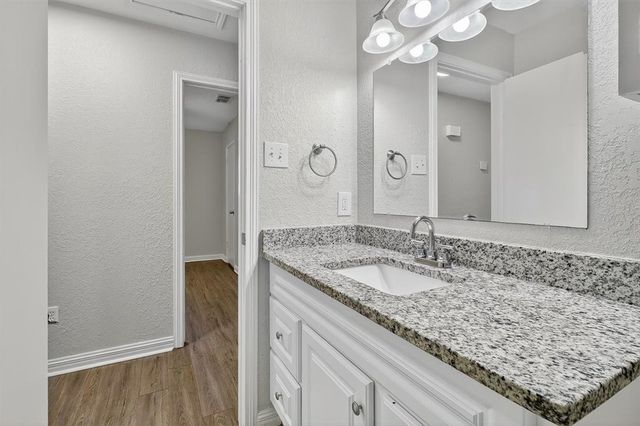 5713 Crest Pebble Dr, Corpus Christi, TX 78415