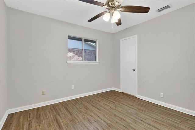 5713 Crest Pebble Dr, Corpus Christi, TX 78415