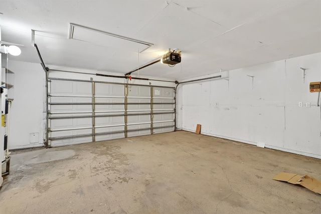 5713 Crest Pebble Dr, Corpus Christi, TX 78415