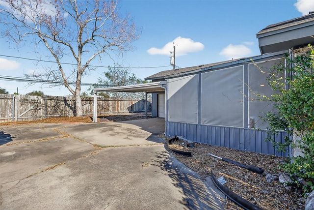 5713 Crest Pebble Dr, Corpus Christi, TX 78415