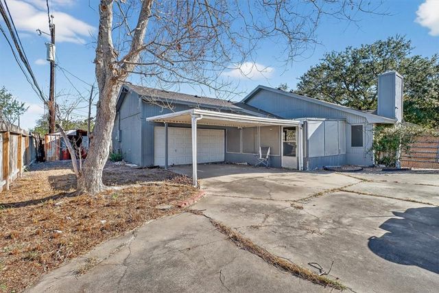 5713 Crest Pebble Dr, Corpus Christi, TX 78415