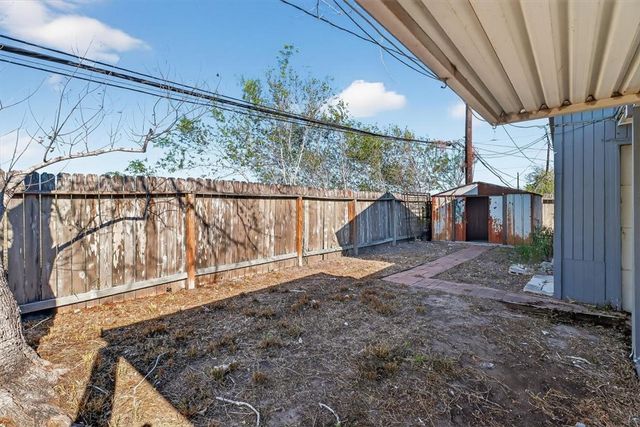 5713 Crest Pebble Dr, Corpus Christi, TX 78415