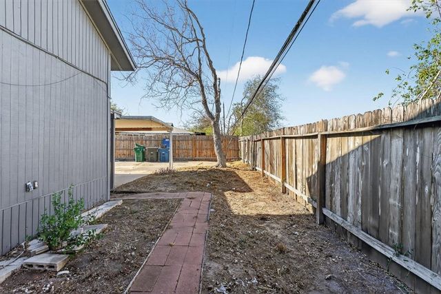 5713 Crest Pebble Dr, Corpus Christi, TX 78415