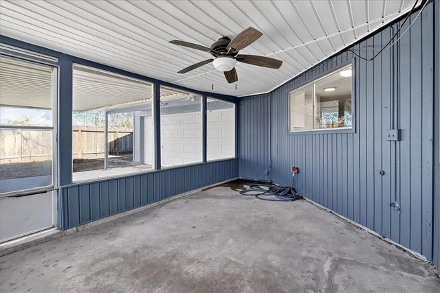 5713 Crest Pebble Dr, Corpus Christi, TX 78415