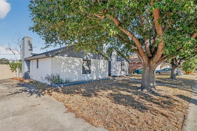 5713 Crest Pebble Dr, Corpus Christi, TX 78415