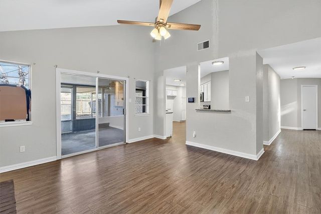 5713 Crest Pebble Dr, Corpus Christi, TX 78415