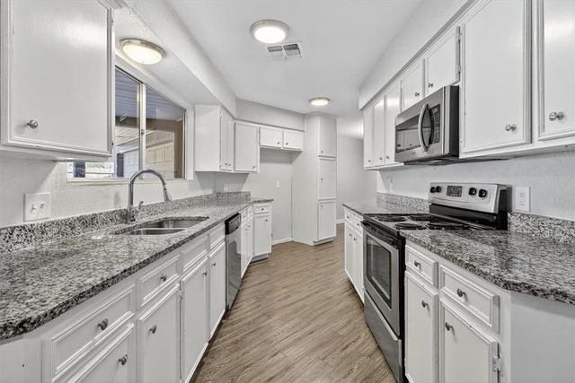 5713 Crest Pebble Dr, Corpus Christi, TX 78415