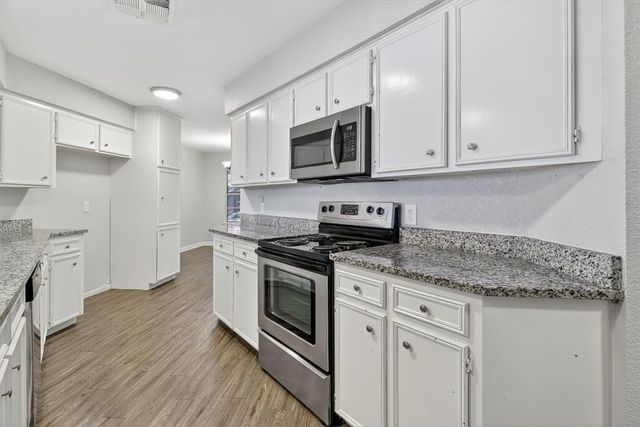 5713 Crest Pebble Dr, Corpus Christi, TX 78415