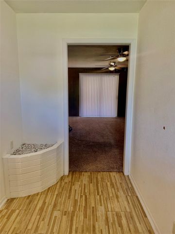 501 E Oak Street, Highlands, TX 77562