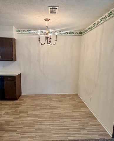 501 E Oak Street, Highlands, TX 77562