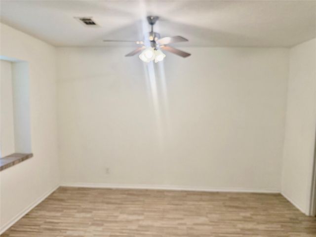501 E Oak Street, Highlands, TX 77562