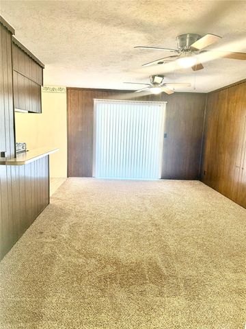 501 E Oak Street, Highlands, TX 77562