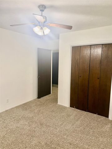501 E Oak Street, Highlands, TX 77562