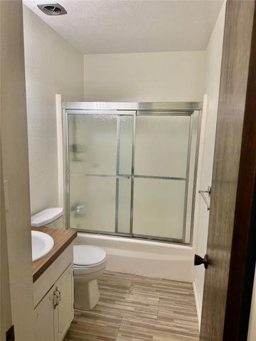 501 E Oak Street, Highlands, TX 77562