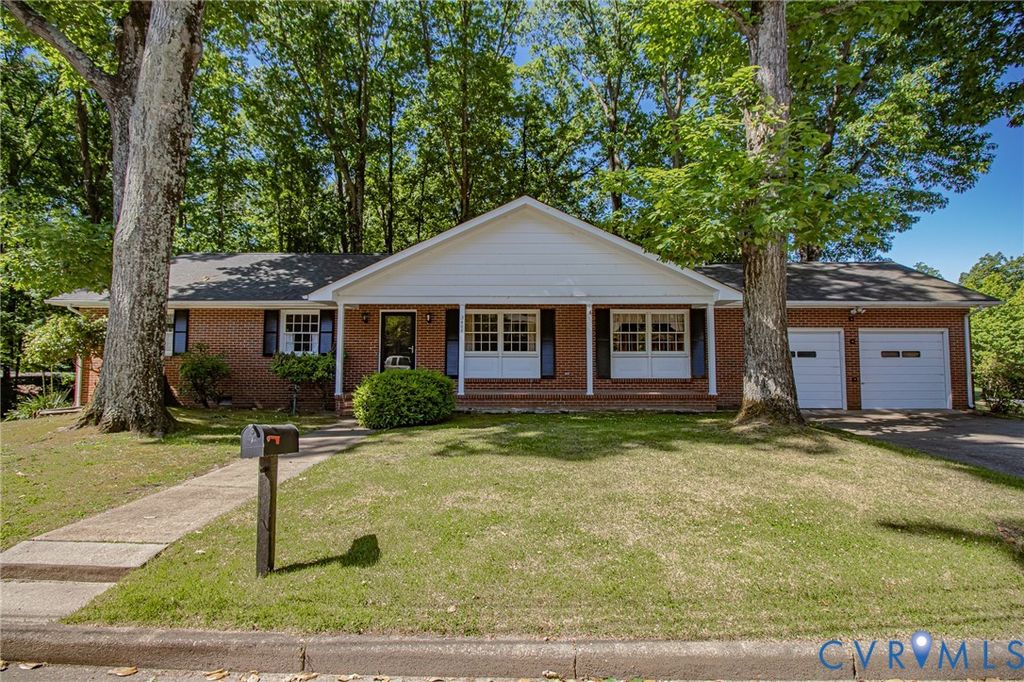 3408 N Radford Dr, Hopewell, VA 23860