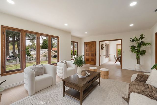2070 El Sereno, Pasadena, CA 91103