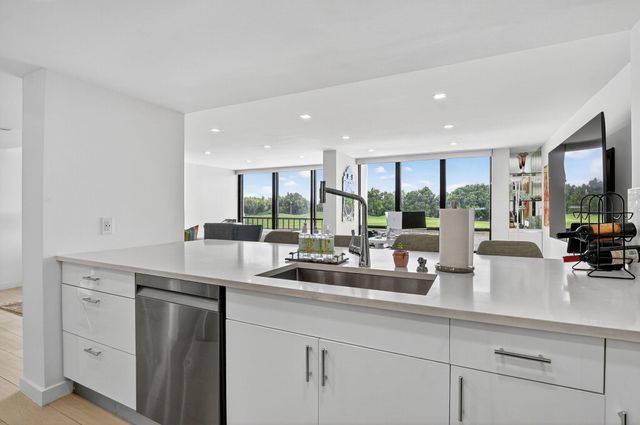 7768 Lakeside Boulevard 526, Boca Raton, FL 33434