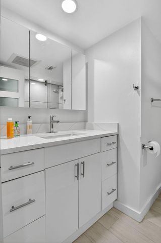 7768 Lakeside Boulevard 526, Boca Raton, FL 33434